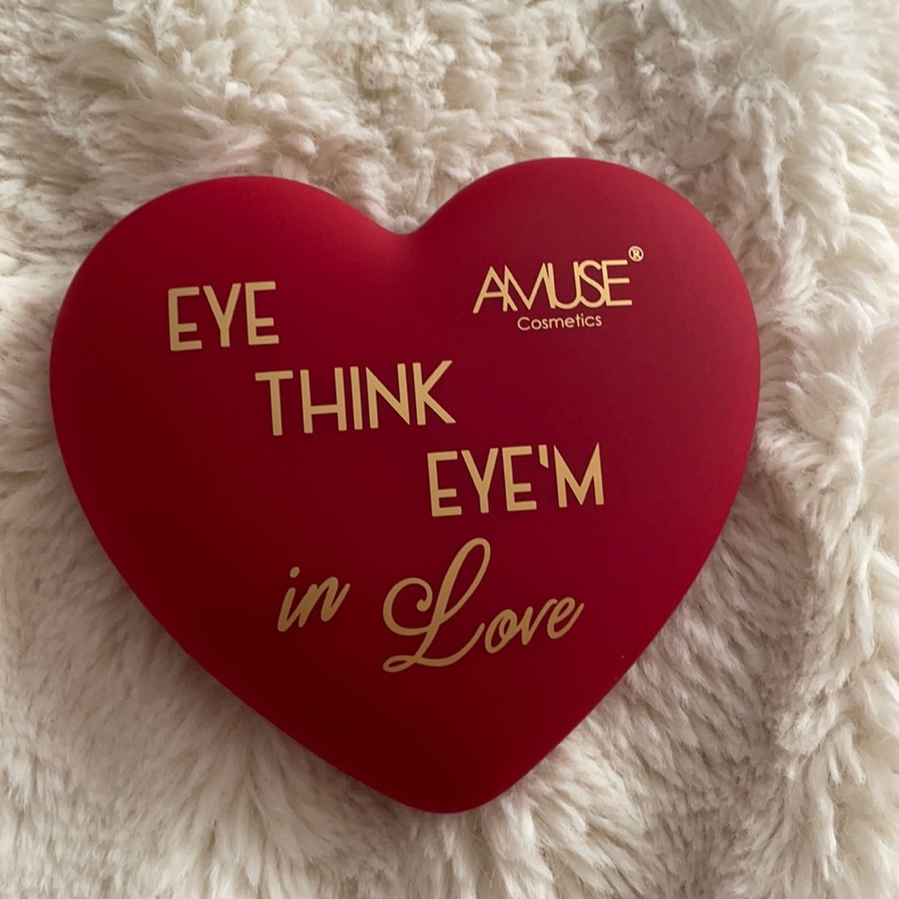 Heart eyeshadow pallet